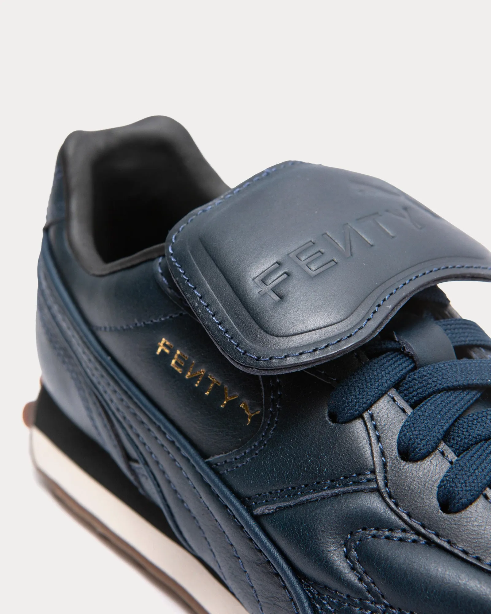 Avanti L Club Navy Low Top Sneakers