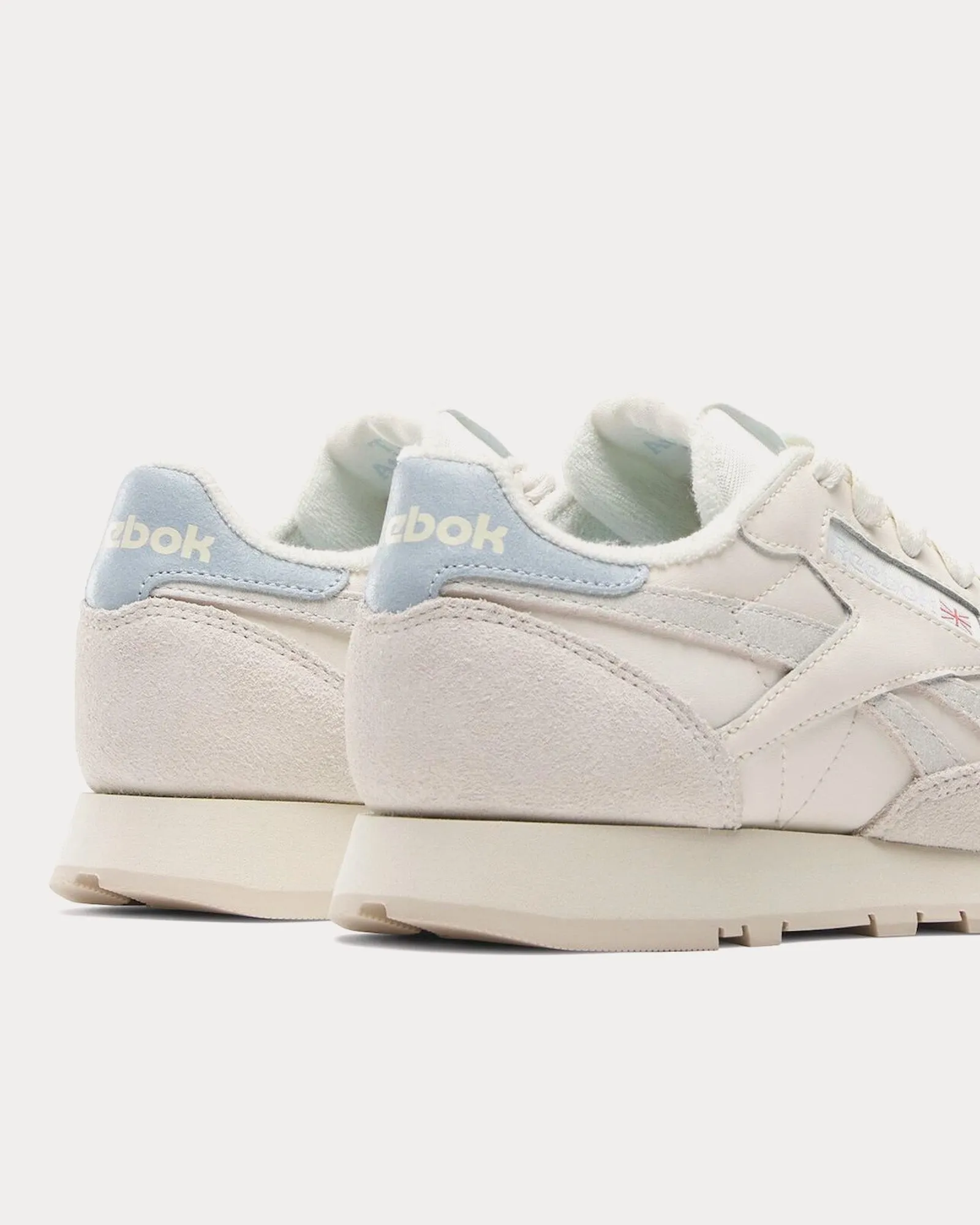 Classic Leather Chalk / Vintage Chalk / Feel Good Blue Low Top Sneakers