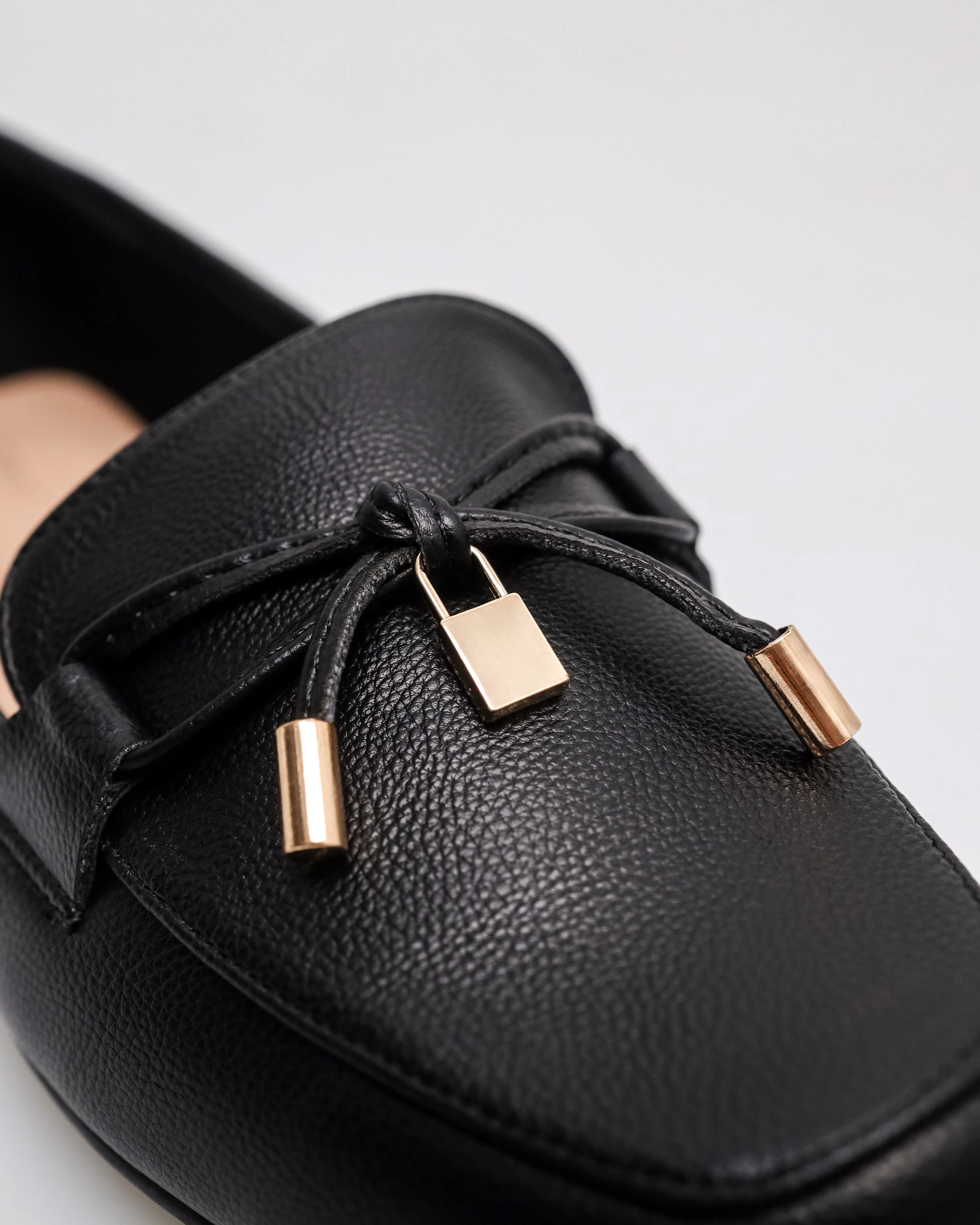 Tomaz NN518 Ladies Tassel Gold Loafers